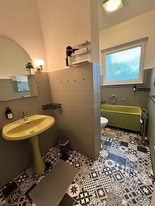 Duplex Apartment Ullstein- 4 Bedrooms, 2 Bathrooms, Living Room, 2 Parking Spaces, Boxspringbeds, Family & Business Apartment! Berlin Ngoại thất bức ảnh