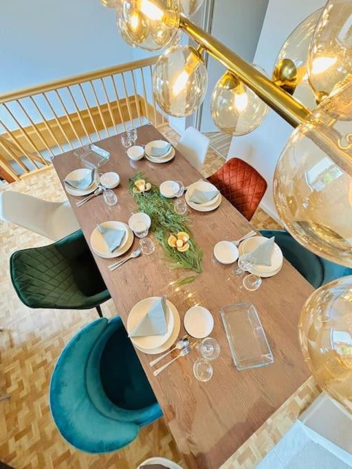 Duplex Apartment Ullstein- 4 Bedrooms, 2 Bathrooms, Living Room, 2 Parking Spaces, Boxspringbeds, Family & Business Apartment! Berlin Ngoại thất bức ảnh