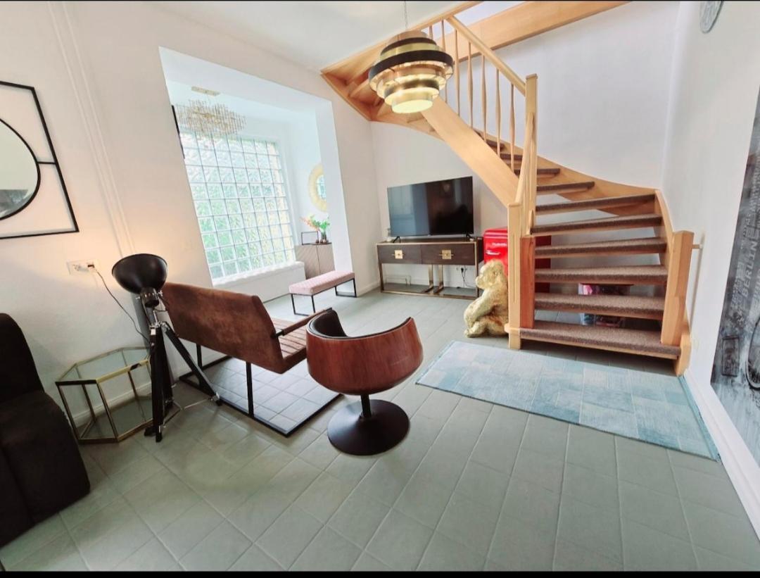 Duplex Apartment Ullstein- 4 Bedrooms, 2 Bathrooms, Living Room, 2 Parking Spaces, Boxspringbeds, Family & Business Apartment! Berlin Ngoại thất bức ảnh